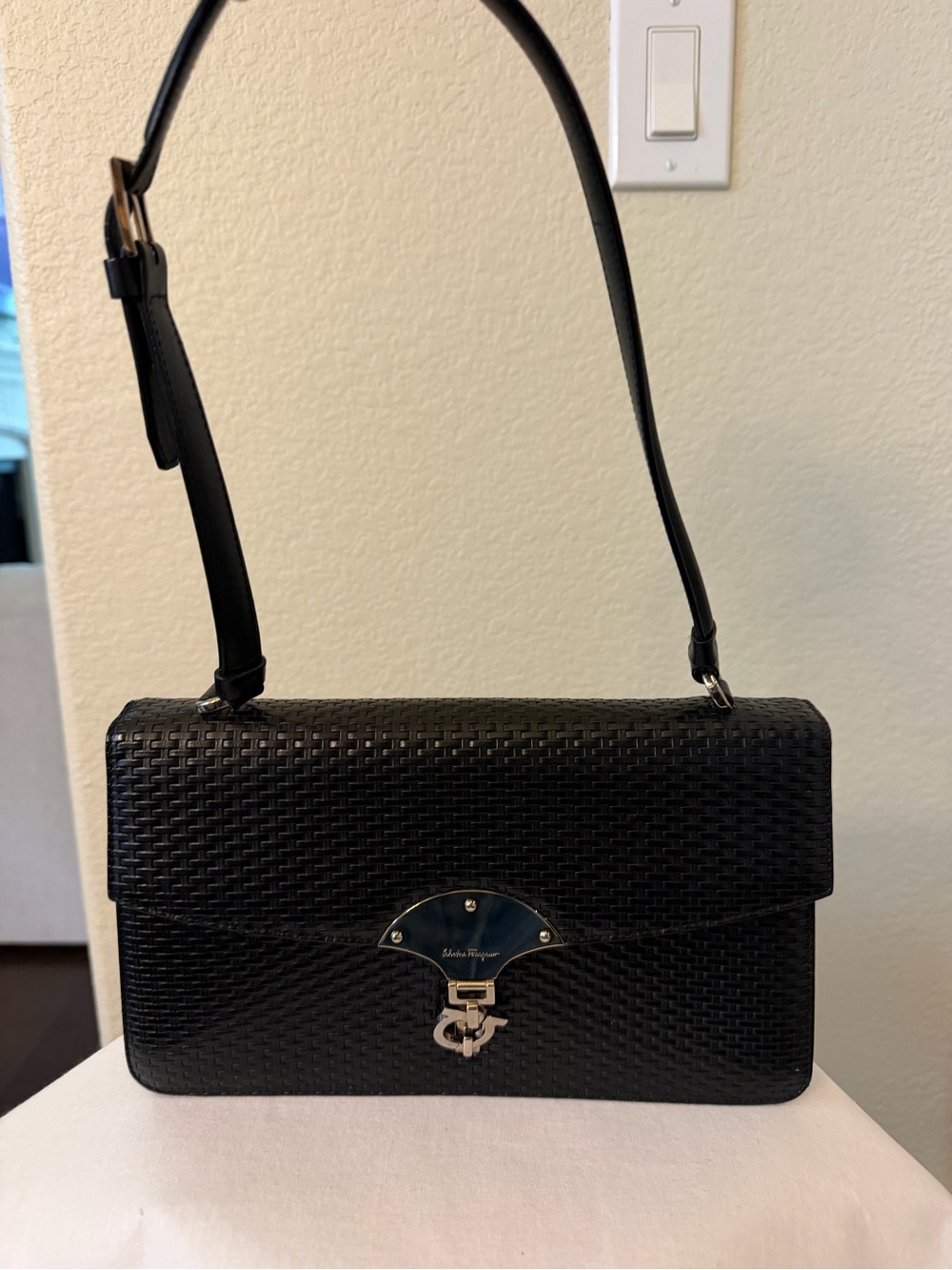 AUTHENTIC VINTAGE FERRAGAMO Black  Leather Shoulder Bag
